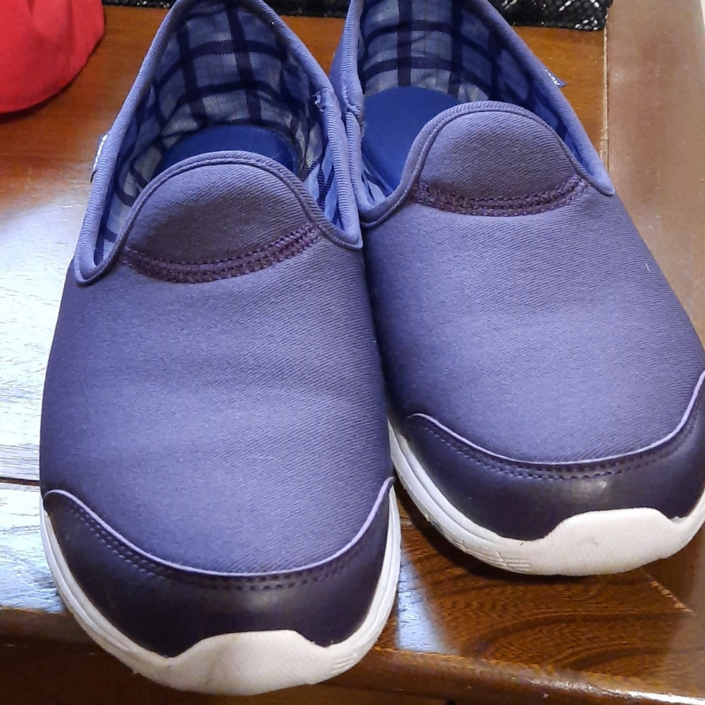 Reebok slip on very soft only wore 2x